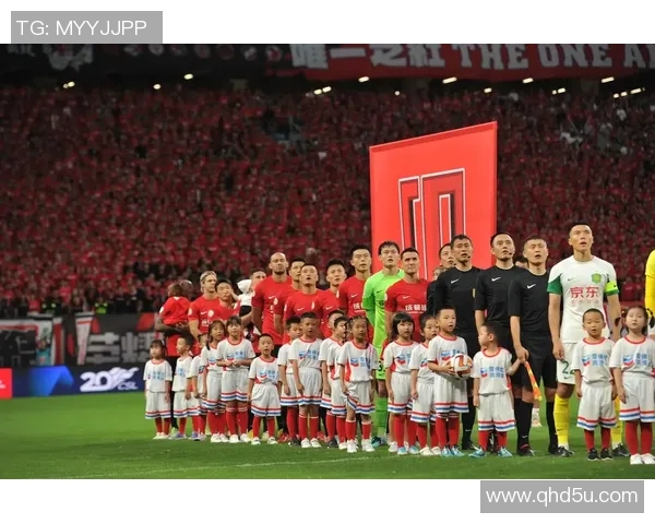 成都蓉城迎战北京人和全力争胜展现足球激情与实力对决