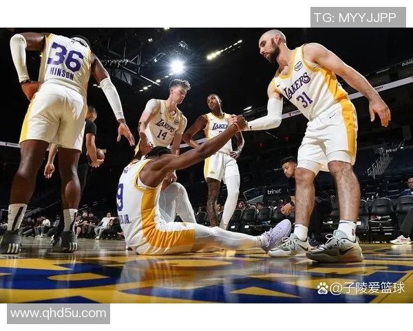 湖人对决热火精彩回顾11月19日比赛全场亮点与精彩瞬间分析